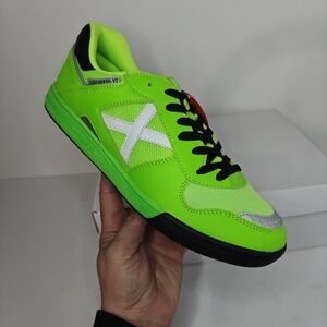 Munich Men's Trainers 9.5 US. Brand New